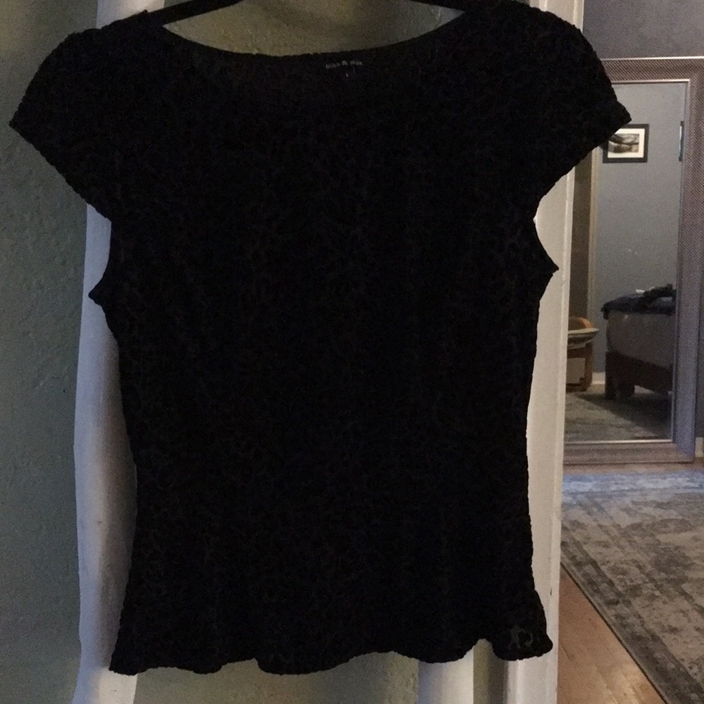 🌻🌻🌻5 For $10🌻Max & Mia Black, Stretchy, Dressy shirt With Some Velvet Design